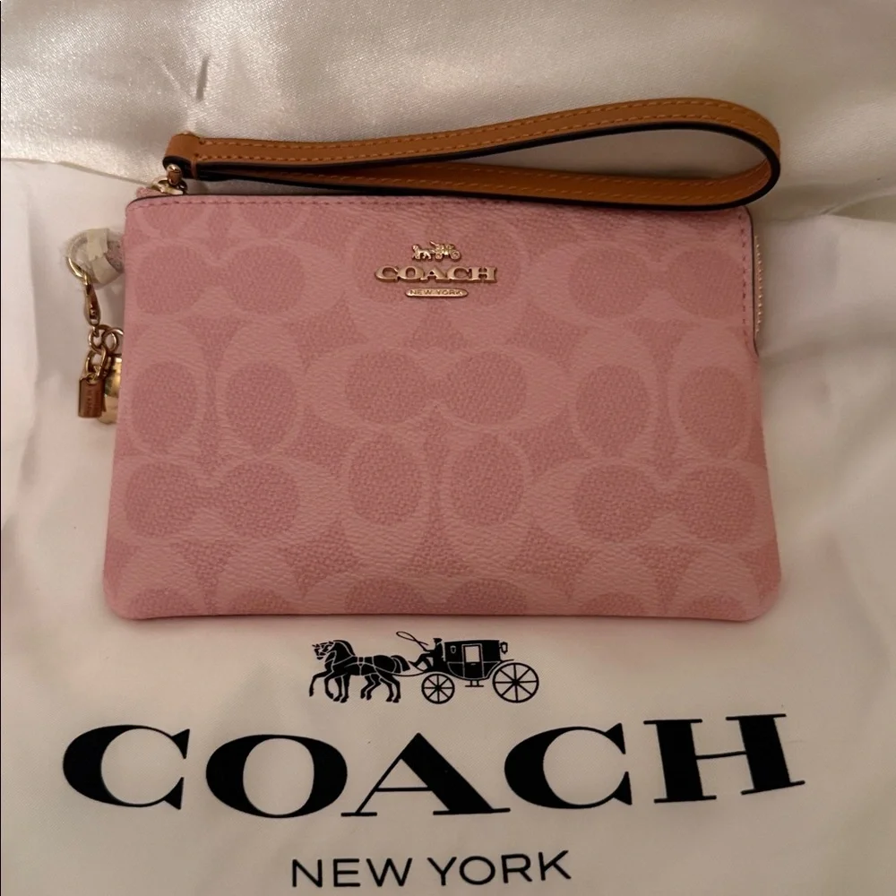 🩷NWT Pink Corner Zip Wristlet In Signature Canvas With Charm and Gold Hardware - Picture 4 of 8